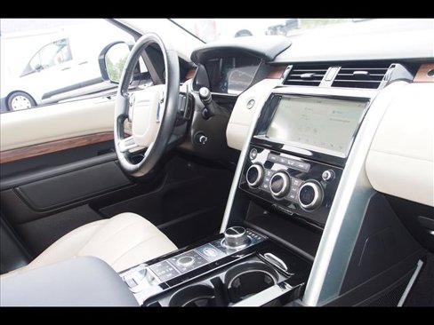 Used 2019 Land Rover Discovery HSE image 10