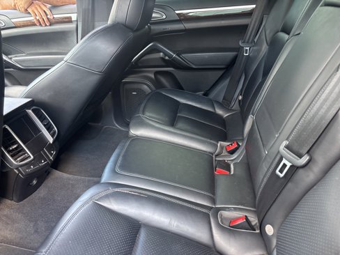 Used 2017 Porsche Cayenne S image 7