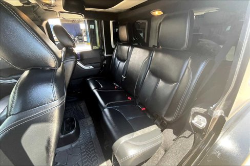 Used 2015 Jeep Wrangler Unlimited Rubicon w/ Connectivity Group image 19