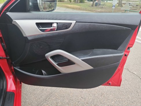 Used 2017 Hyundai Veloster image 32