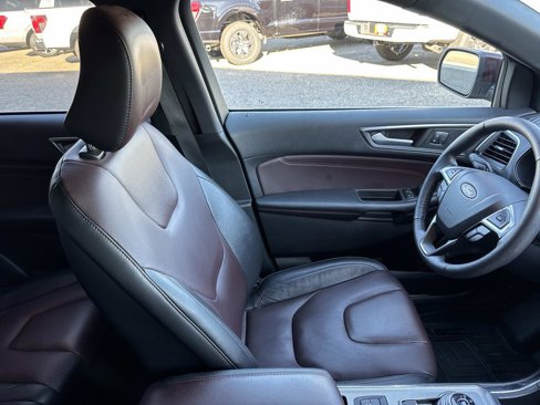 Used 2022 Ford Edge Titanium w/ Equipment Group 301A image 8