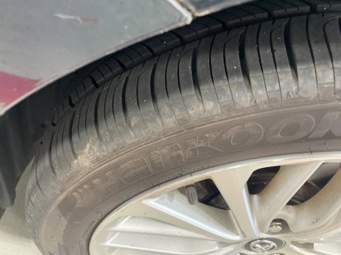 Used 2018 Toyota Camry XLE image 2