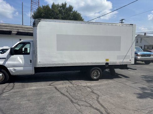 Used 2017 Ford E-350 and Econoline 350 Super Duty image 3