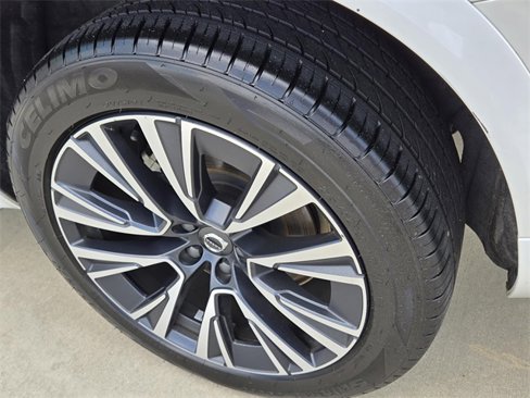 Used 2022 Volvo XC90 T5 Momentum w/ Climate Package image 9