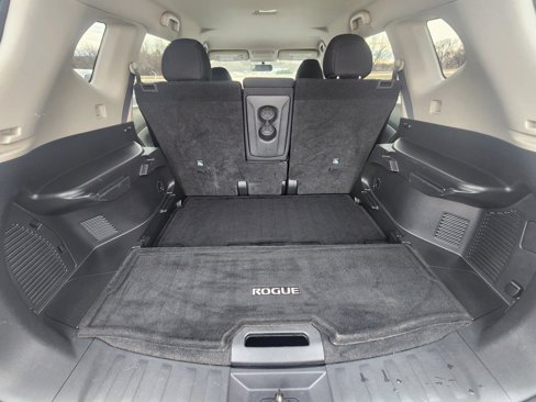 Used 2017 Nissan Rogue SV image 24
