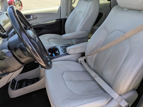Used 2021 Chrysler Pacifica Touring-L image 28