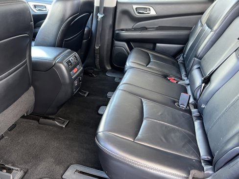 Used 2018 Nissan Pathfinder SL image 17