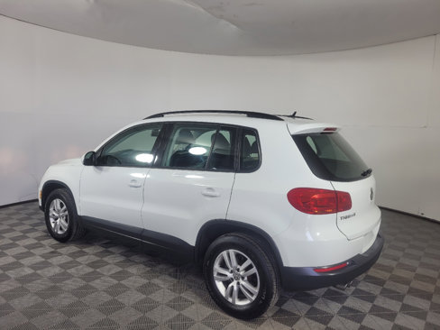 Used 2016 Volkswagen Tiguan S image 3