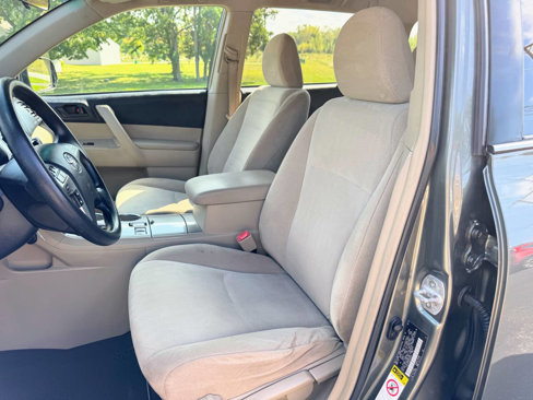 Used 2013 Toyota Highlander Plus image 12