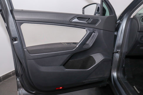 Used 2020 Volkswagen Tiguan S image 9