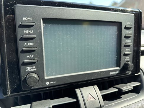 Used 2020 Toyota RAV4 LE image 19