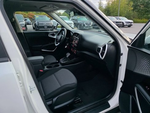 Certified 2022 Kia Soul LX w/ Technology Package image 11