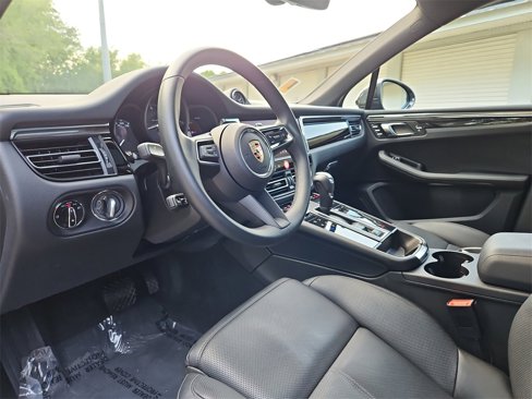 Used 2024 Porsche Macan image 4