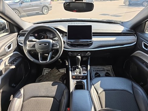 Used 2024 Jeep Compass Latitude image 12