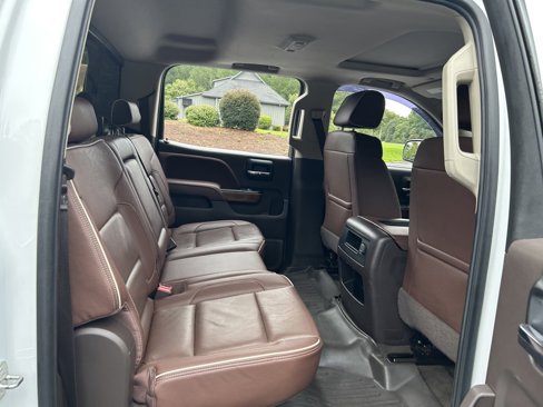 Used 2018 Chevrolet Silverado 1500 High Country image 42