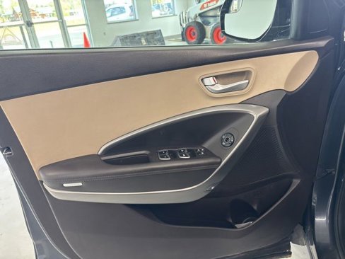 Used 2015 Hyundai Santa Fe GLS image 16