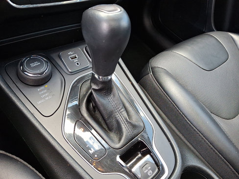 Used 2022 Jeep Cherokee Limited image 16