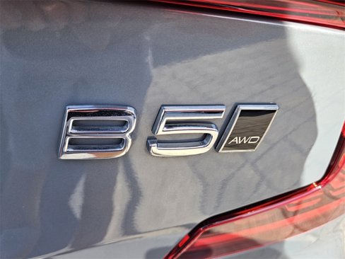 Certified 2024 Volvo S60 B5 Core image 14