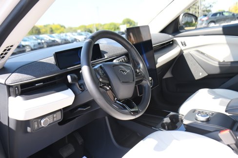 Used 2021 Ford Mustang Mach-E Premium image 11