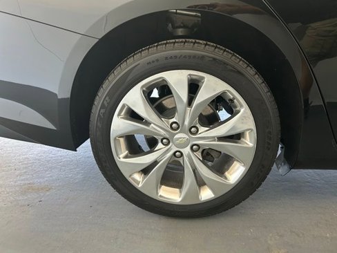 Used 2018 Chevrolet Malibu Premier w/ Driver Confidence Package image 14