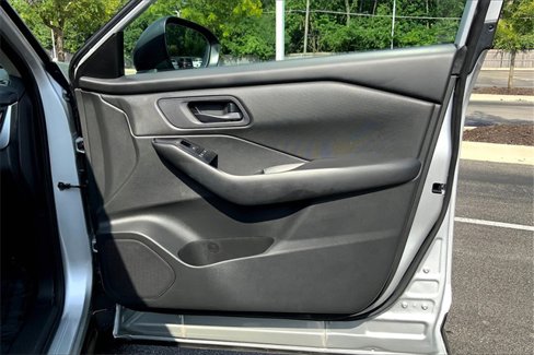 Used 2024 Nissan Rogue S image 22