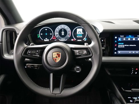 Used 2024 Porsche Cayenne image 8