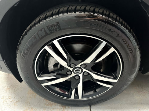 Used 2024 Volvo XC40 B5 Core w/ Climate Package image 25