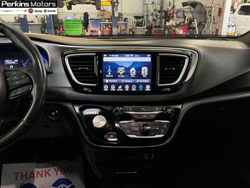 Used 2020 Chrysler Pacifica Touring w/ S Appearance Package image 8
