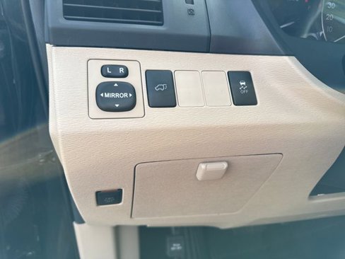 Used 2013 Toyota Venza XLE image 24