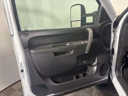 Used 2011 Chevrolet Silverado 2500 LT w/ Interior Plus Package image 8