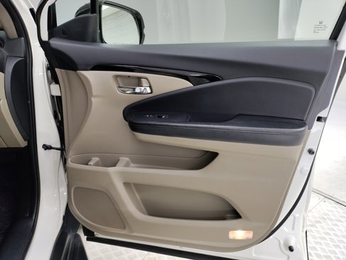 Used 2016 Honda Pilot Elite image 32