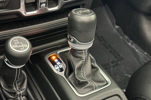 Used 2019 Jeep Wrangler Unlimited Sahara image 21