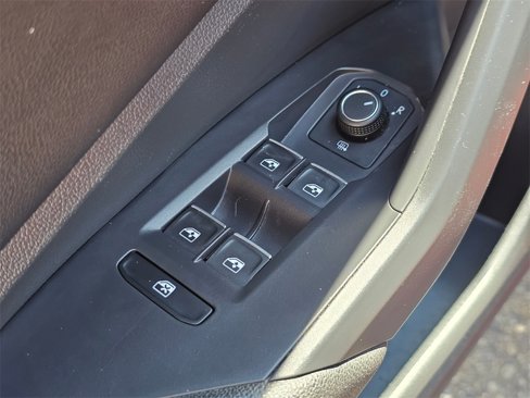 Used 2021 Volkswagen Jetta SE image 23