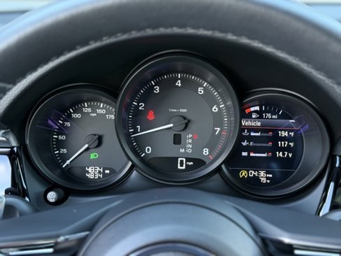 Certified 2025 Porsche Macan image 16