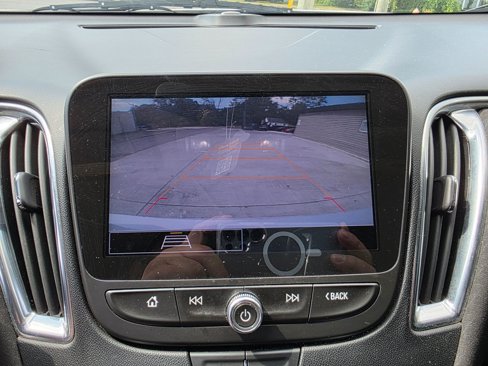 Used 2021 Chevrolet Malibu LT image 23