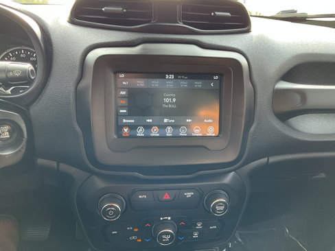 Used 2020 Jeep Renegade Latitude image 18