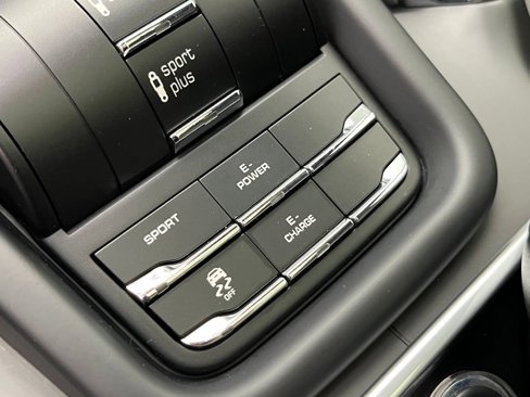 Used 2015 Porsche Cayenne S image 15