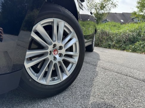 Used 2020 Jaguar F-PACE Prestige image 2