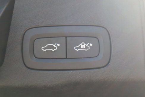 Used 2020 Volvo XC60 T5 Momentum image 35