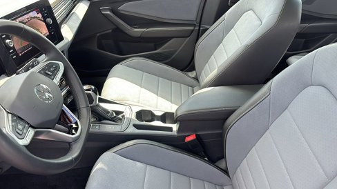 Used 2025 Volkswagen Jetta SE image 24