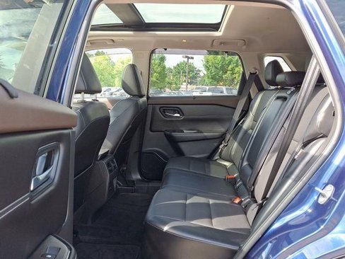 Used 2022 Nissan Rogue SV w/ SV Premium Package image 10
