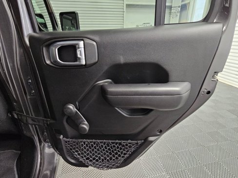 Used 2018 Jeep Wrangler Unlimited Sport image 30