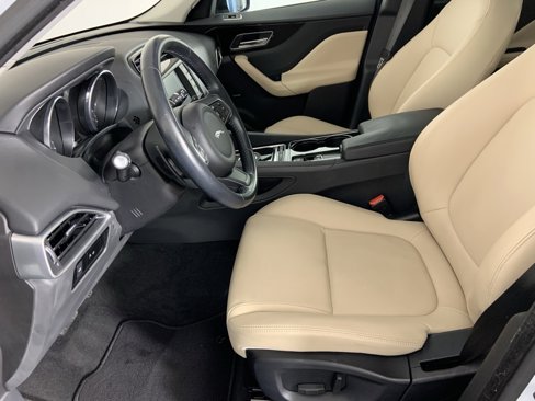Used 2017 Jaguar F-PACE Premium image 15
