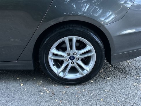 Used 2018 Ford Fusion SE w/ Fusion SE Technology Package image 11