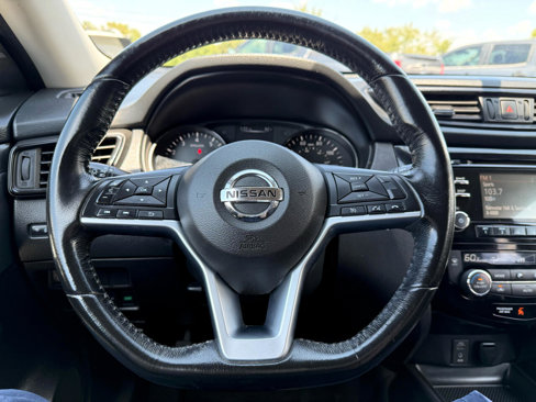 Used 2017 Nissan Rogue SV image 18