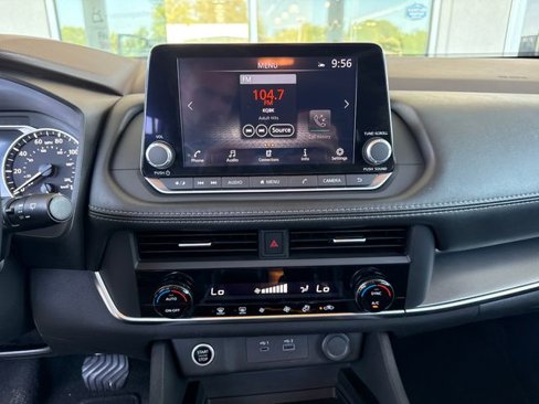 Used 2023 Nissan Rogue SV image 18
