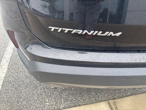 Used 2024 Ford Edge Titanium image 10