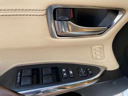 Used 2016 Toyota Avalon Limited image 18