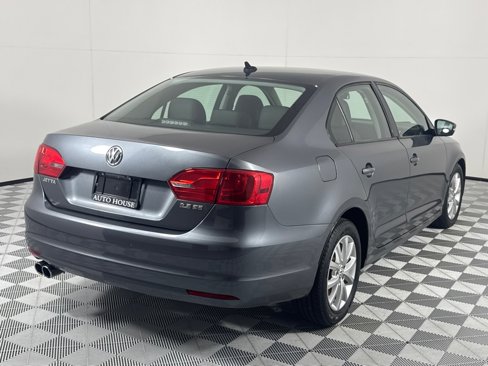 Used 2011 Volkswagen Jetta SE image 4