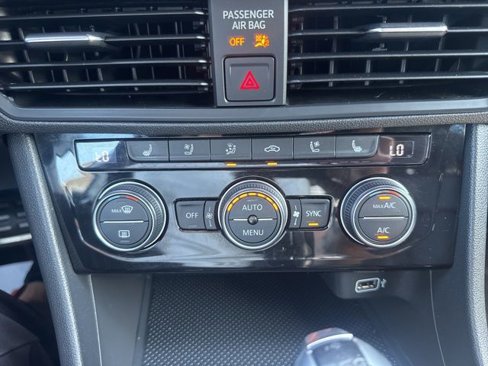 Used 2019 Volkswagen Jetta GLI Autobahn image 15